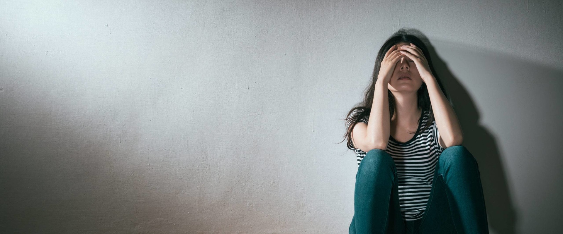 What are the differences between depression and bipolar disorder?